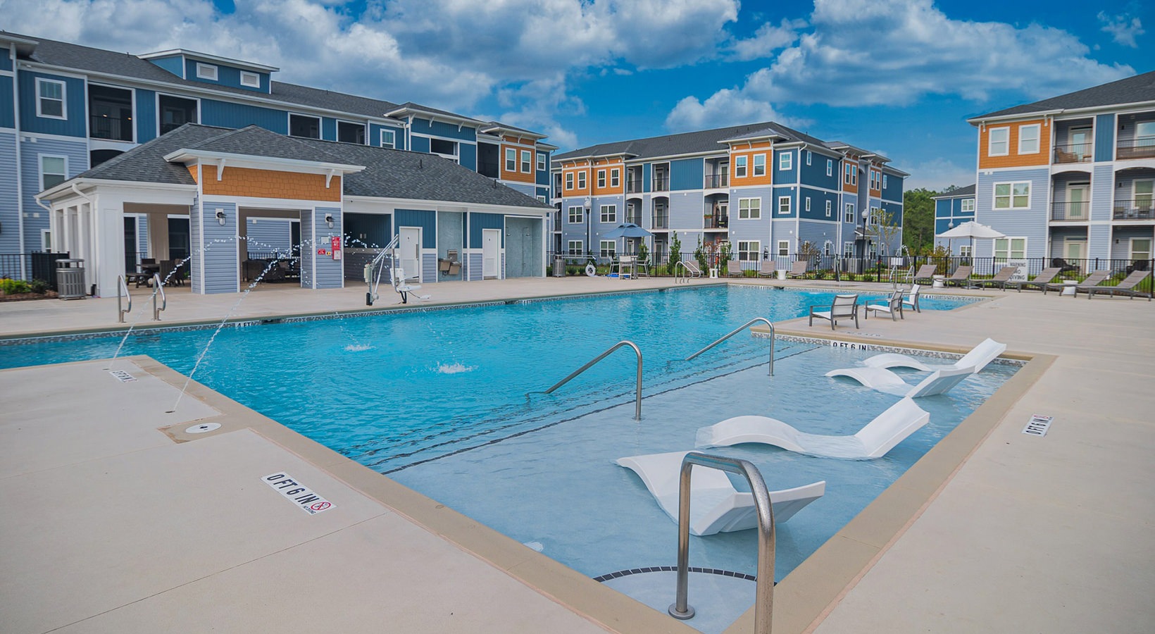 Luxury Apartment Homes at Hawthorne at Pine Forest
